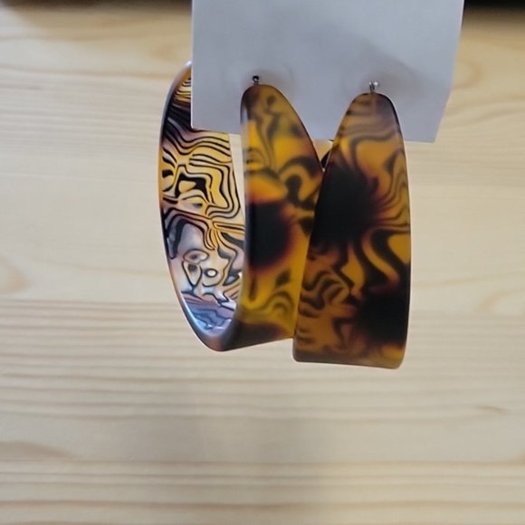 Tortoiseshell Pattern Large Wide Earrings - Picture 1 of 3